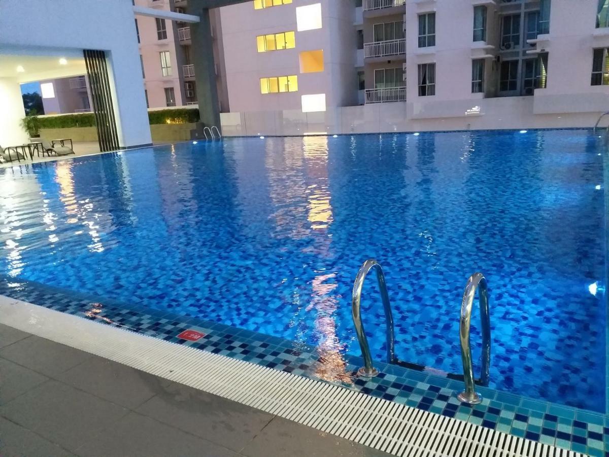 Aliff Avenue 2 Bedroom Homestay Джохор-Бару Екстер'єр фото