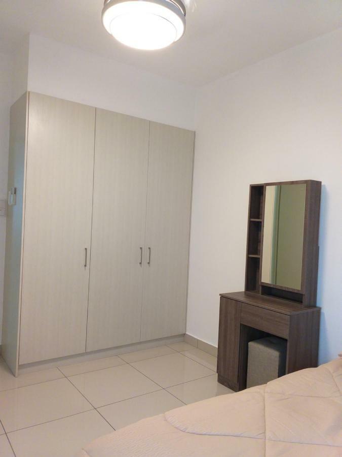 Aliff Avenue 2 Bedroom Homestay Джохор-Бару Екстер'єр фото