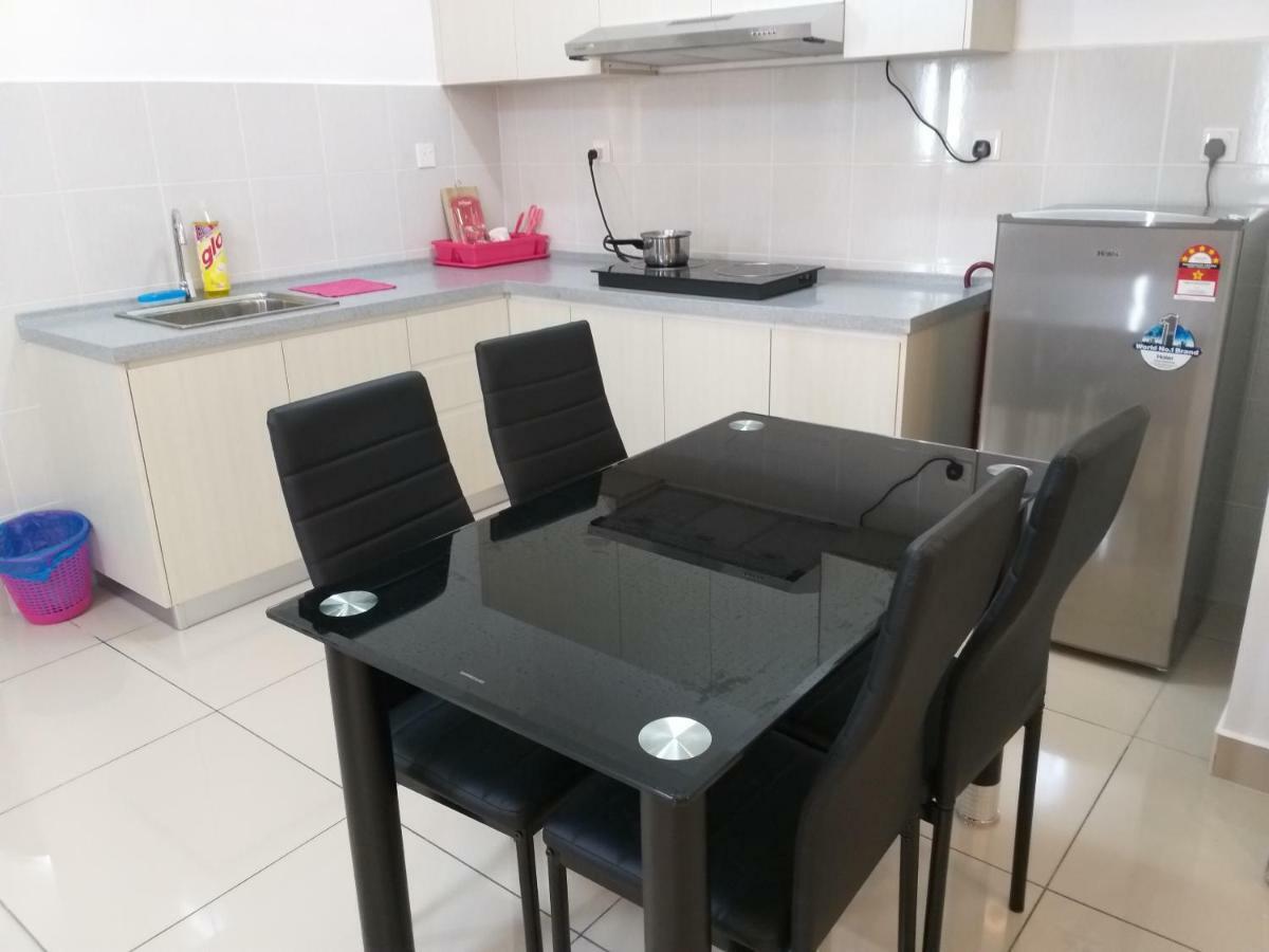 Aliff Avenue 2 Bedroom Homestay Джохор-Бару Екстер'єр фото